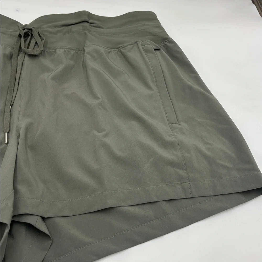 CALIA Effortless Truelight 4” Shorts in Muted Green - Picture 2 of 7